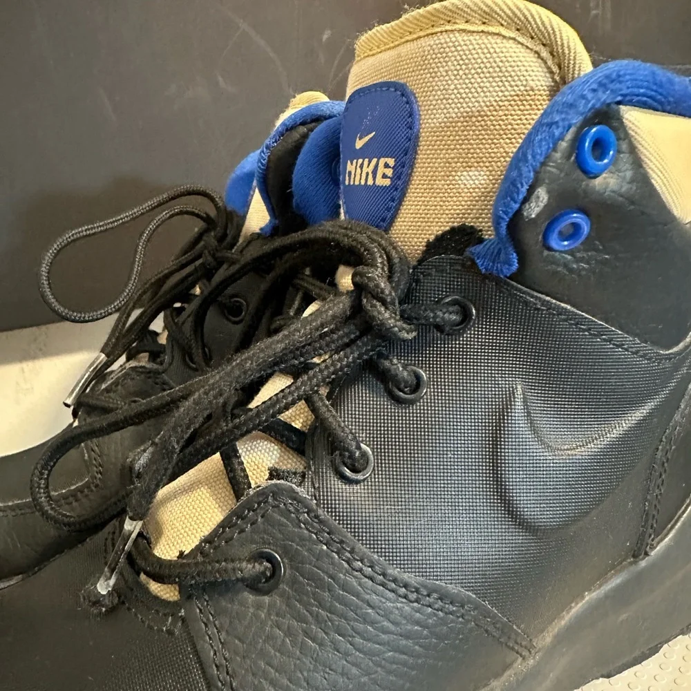 Nike Manoa Sneakers Boots
